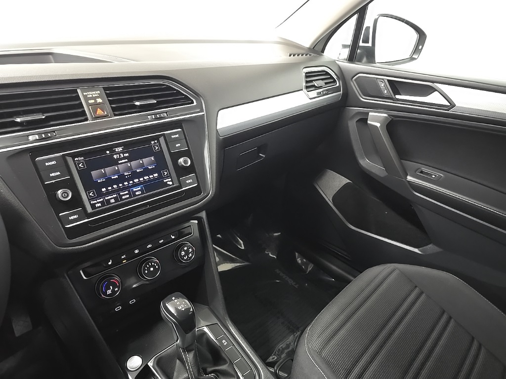 2022 Volkswagen Tiguan S photo 25