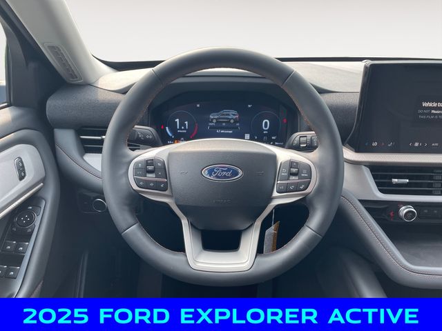 2025 Ford Explorer photo 12