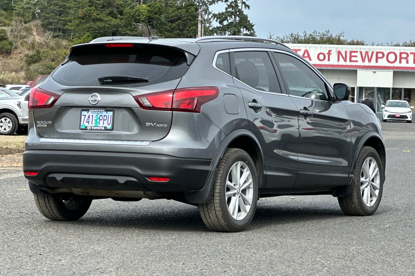 2017 Nissan Rogue Sport SV photo 3