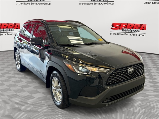 2025 Toyota Corolla Cross LE's photo