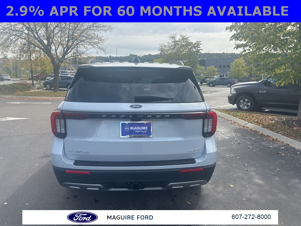 2025 Ford Explorer photo 5