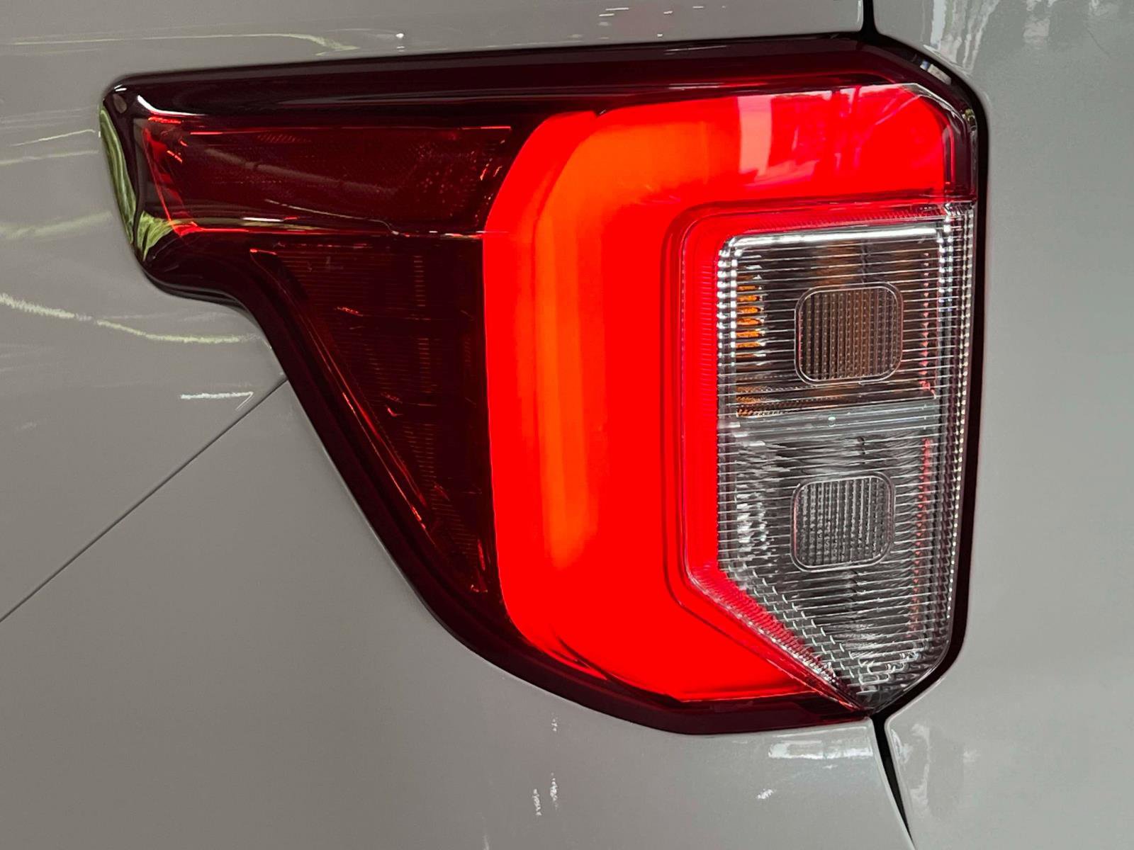 2022 Ford Explorer Limited photo 4