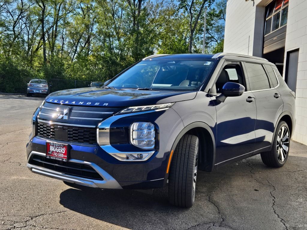 2025 Mitsubishi Outlander SEL photo 3