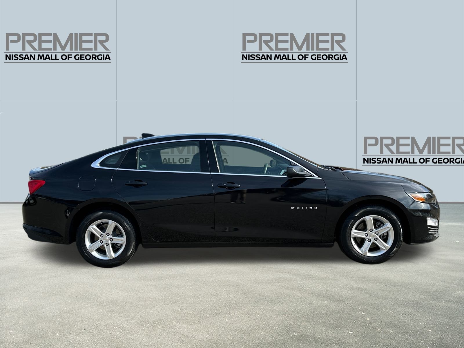2023 Chevrolet Malibu 1LT photo 2