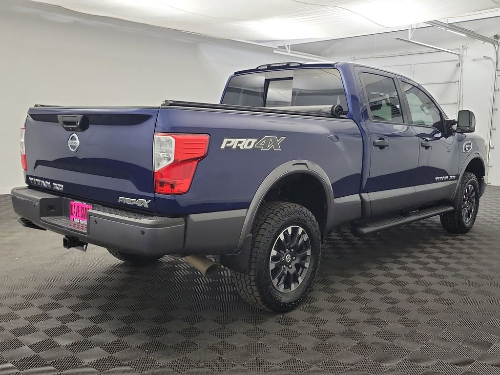 2017 Nissan Titan PRO-4X photo 6