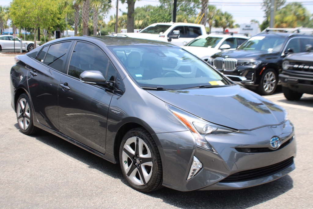 2017 Toyota Prius Four photo 3