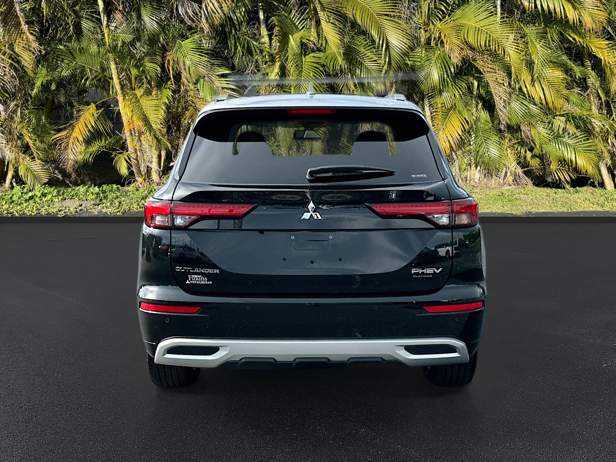 2025 Mitsubishi Outlander PHEV SEL Platinum photo 4