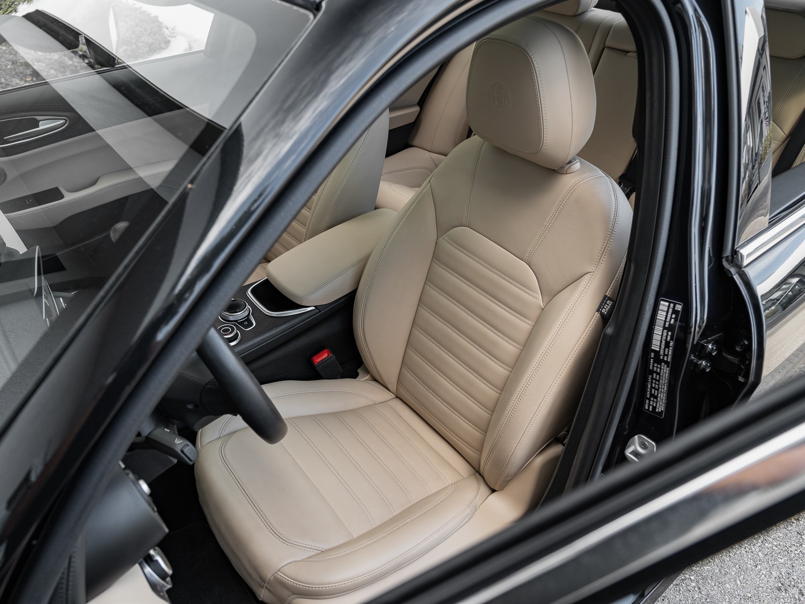 2023 Alfa Romeo Giulia Ti photo 8