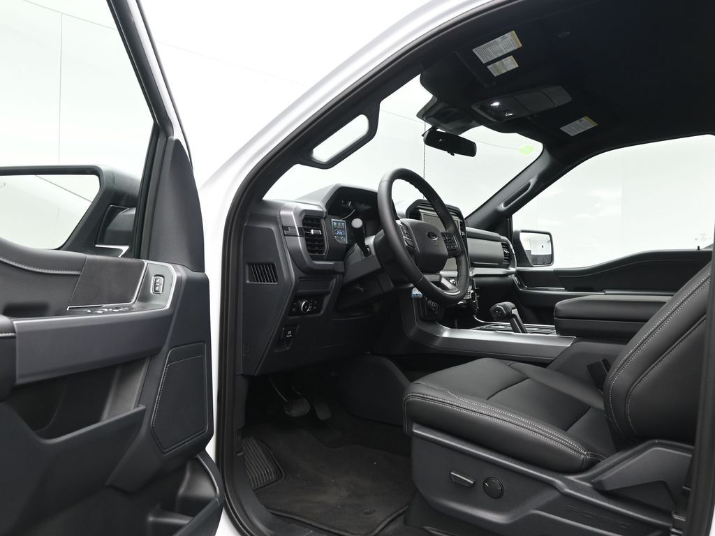 2025 Ford F-150 XLT photo 6