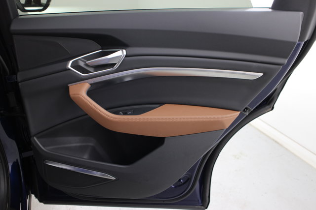 2022 Audi e-tron Premium Plus photo 28