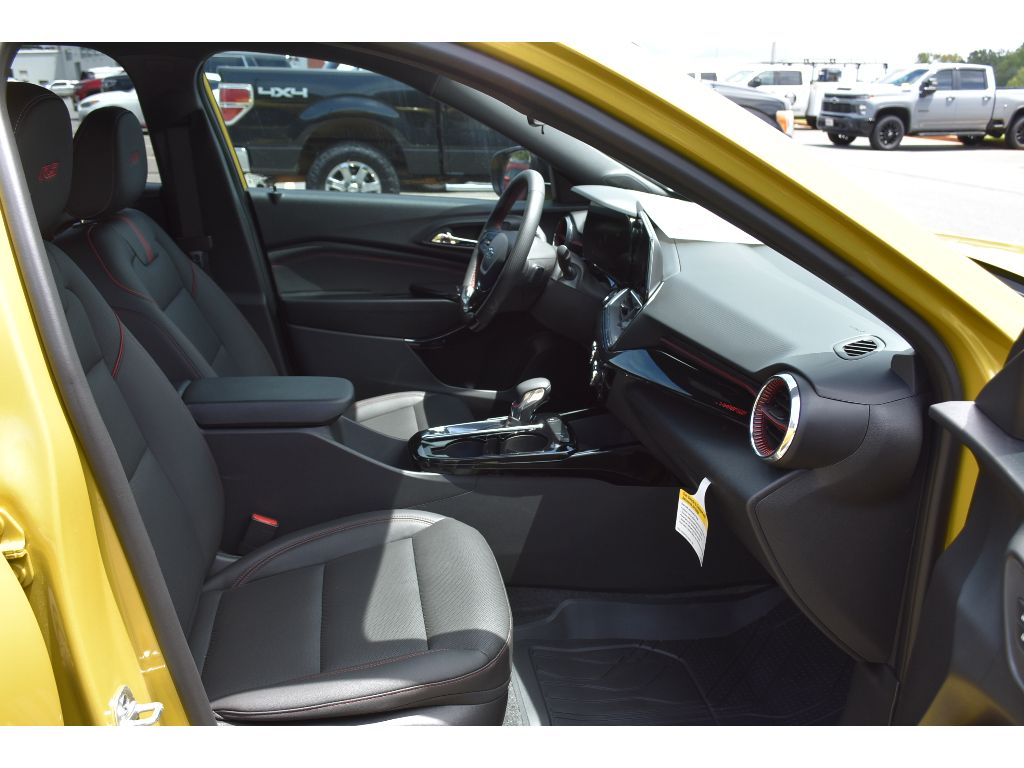 2025 Chevrolet Trax photo 13