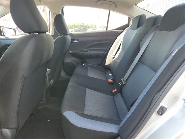 2025 Nissan Versa 1.6 SV photo 8