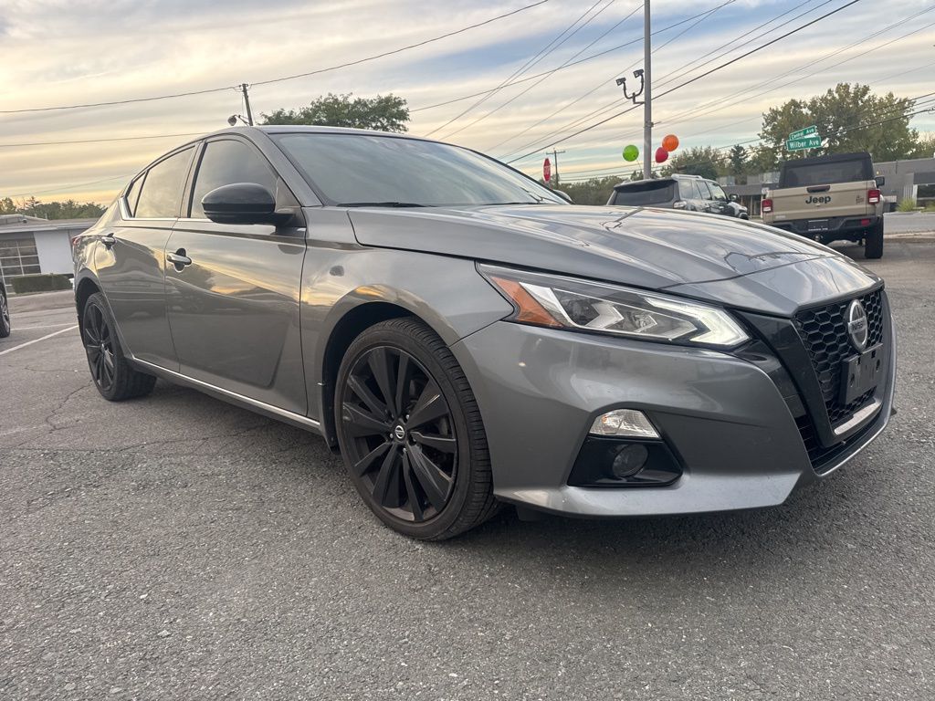 2022 Nissan Altima 2.5 SR photo 3