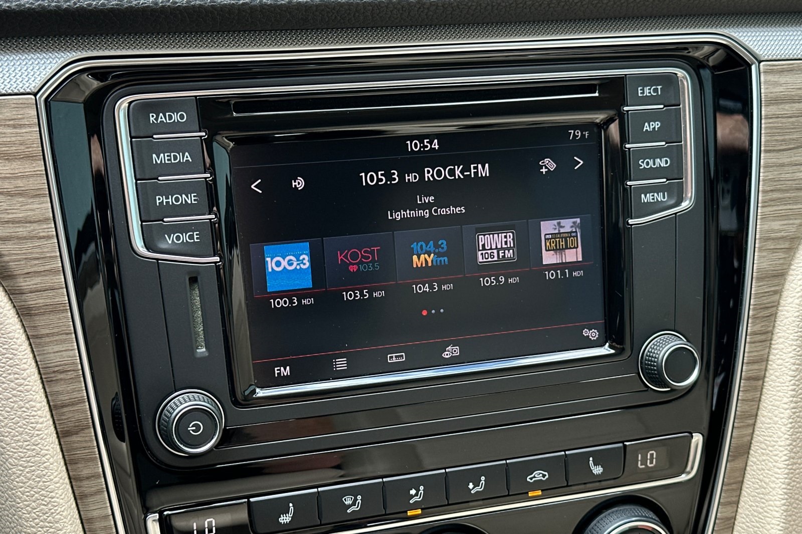 2018 Volkswagen Passat 2.0T SE photo 15