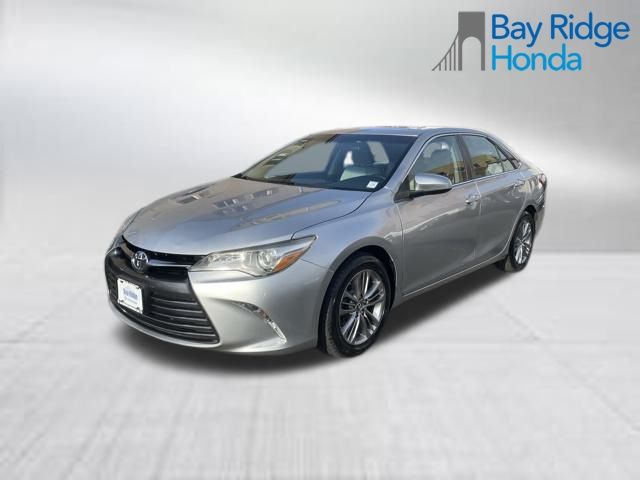 2016 Toyota Camry SE photo 3