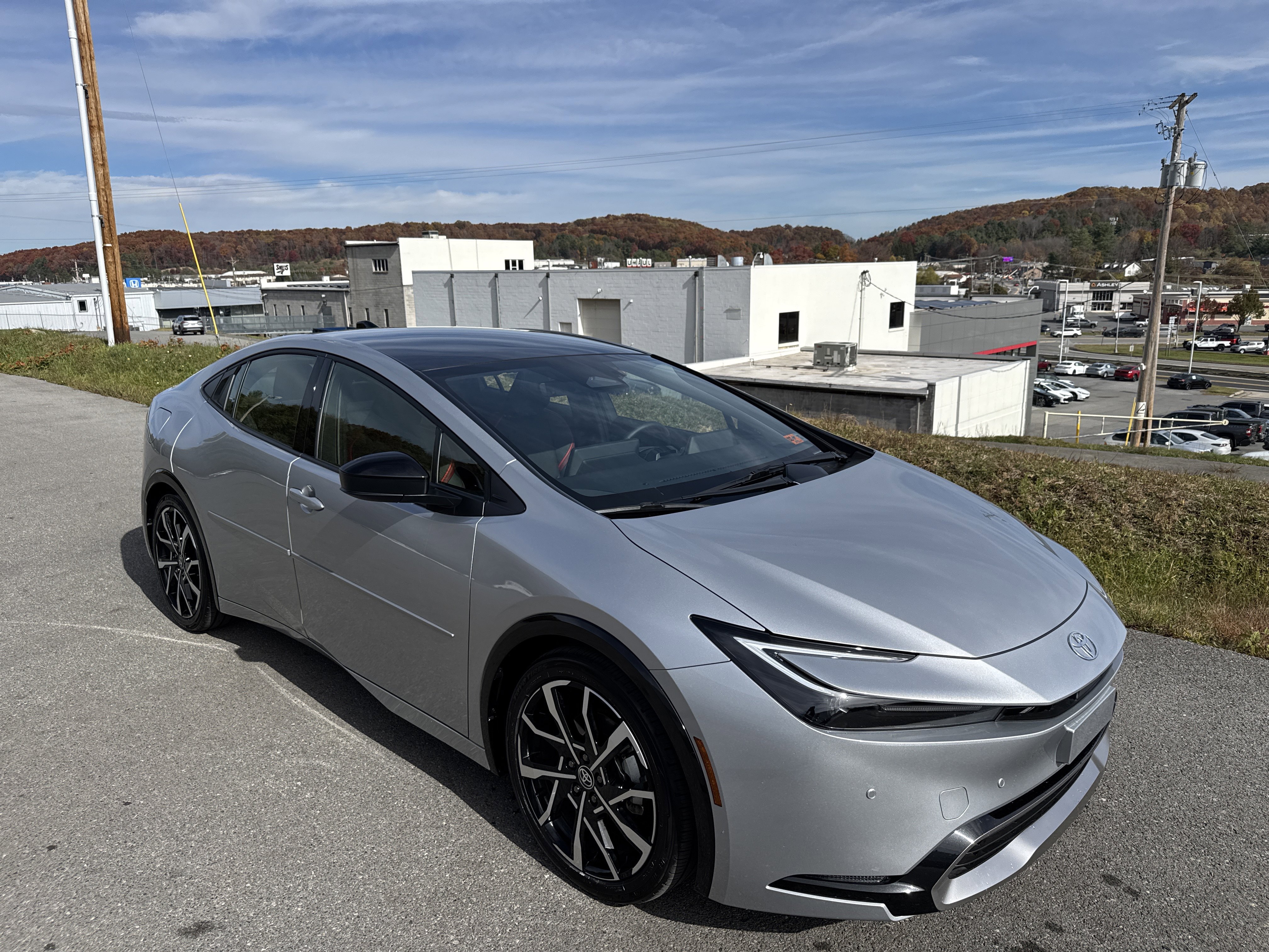 2024 Toyota Prius Prime XSE's photo