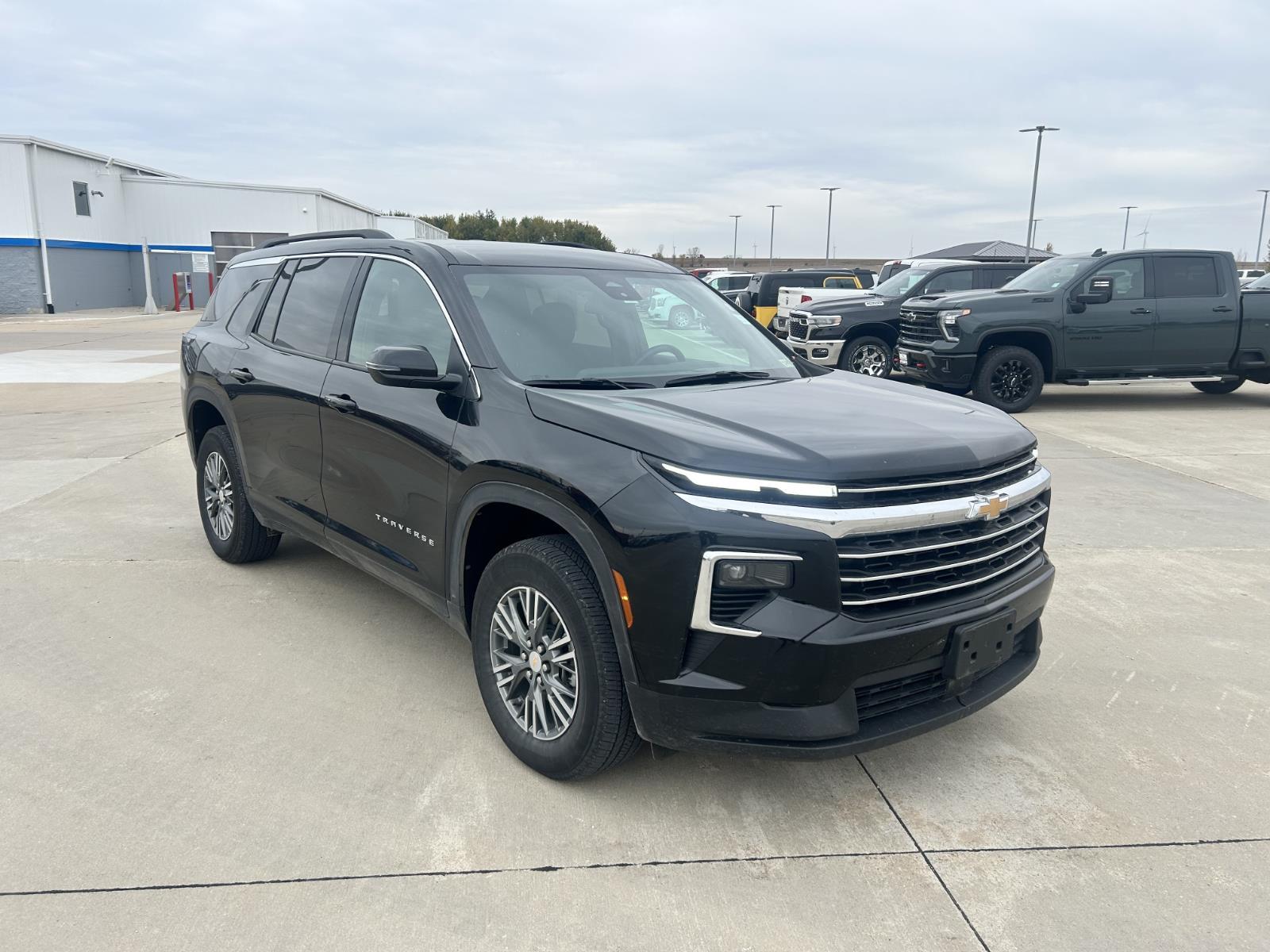 2025 Chevrolet Traverse photo 3