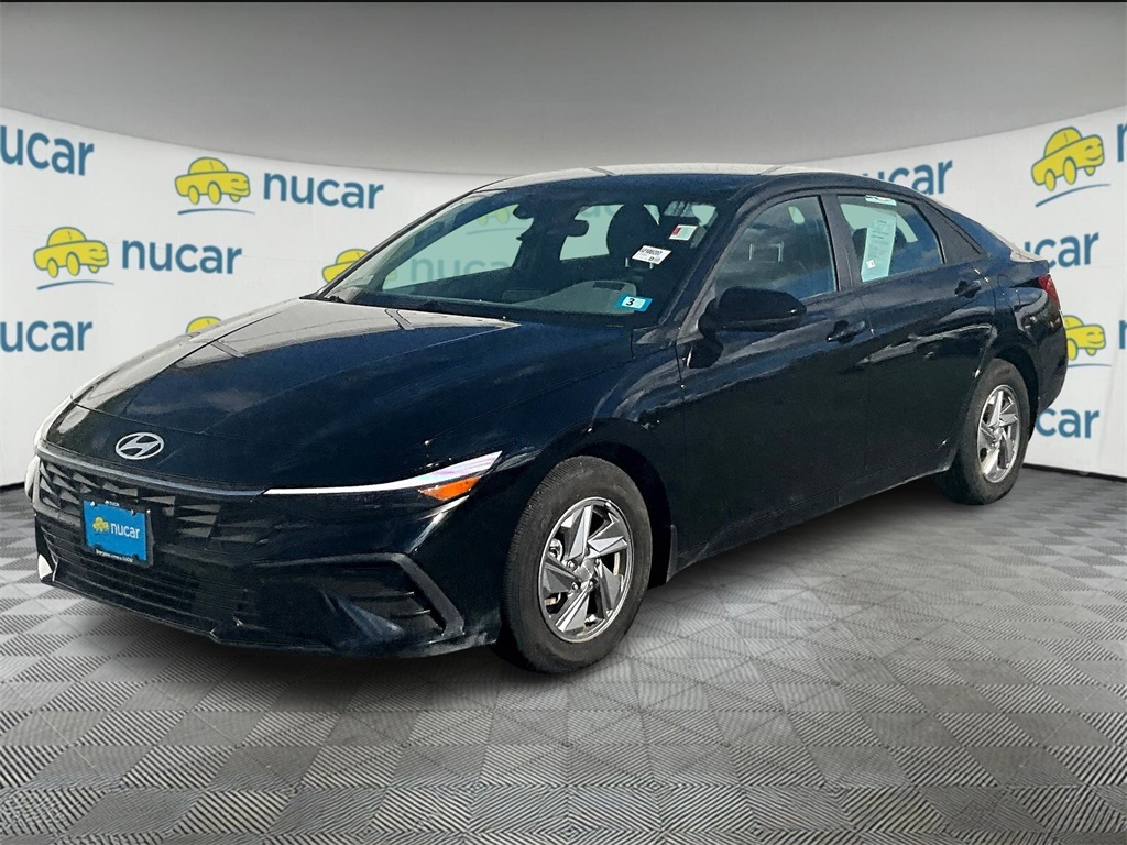 2024 Hyundai Elantra SE photo 3