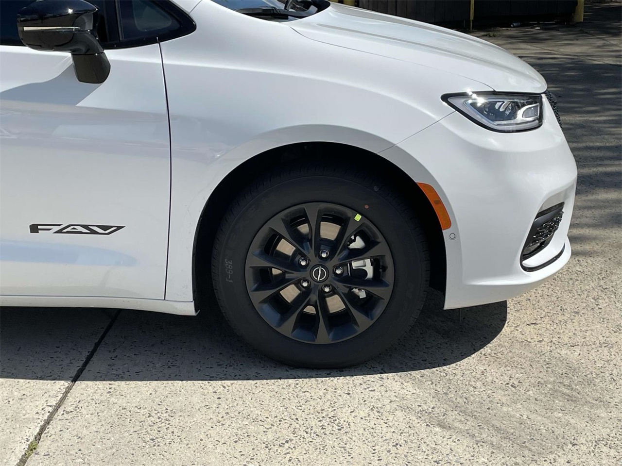 2025 Chrysler Pacifica photo 35