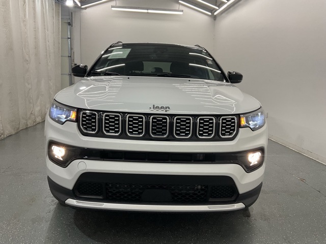Used 2024 White Jeep Limited image 3