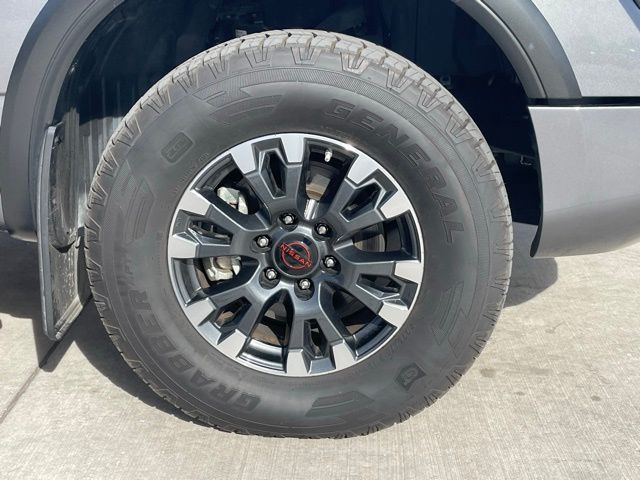 2024 Nissan Titan PRO-4X photo 4