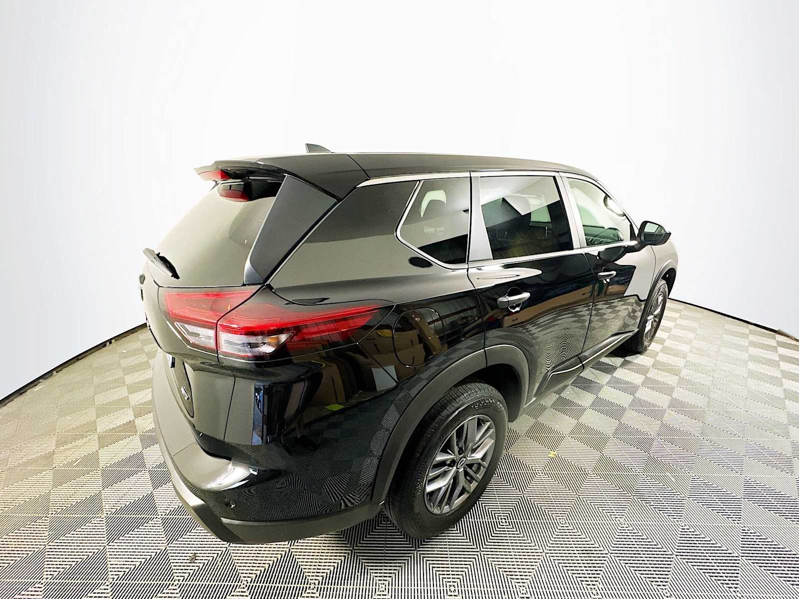 2025 Nissan Rogue S photo 4