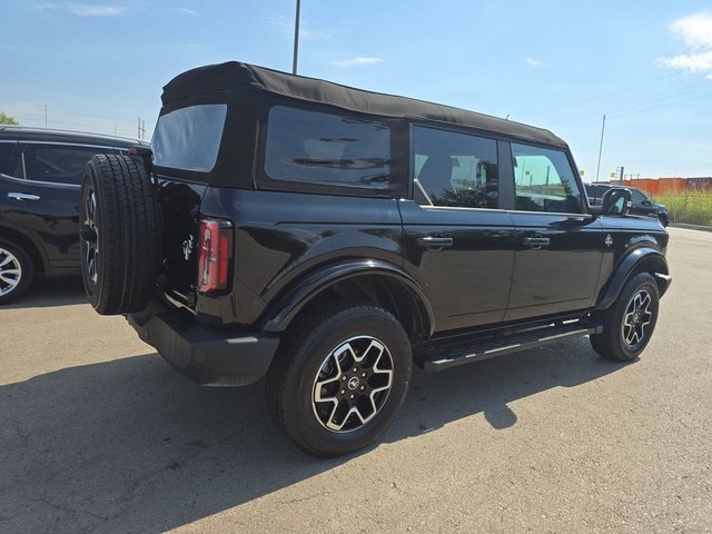 2023 Ford Bronco Outer Banks photo 2