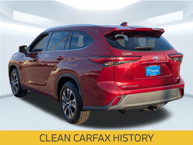 2021 Toyota Highlander XLE photo 3