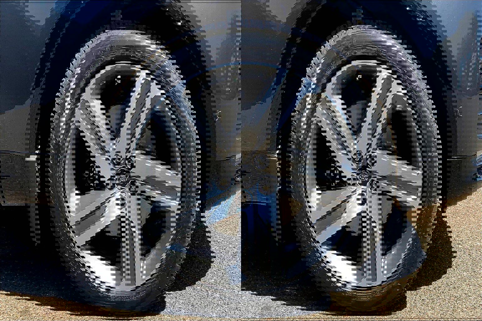 2025 Land Rover Discovery Metropolitan Edition photo 11