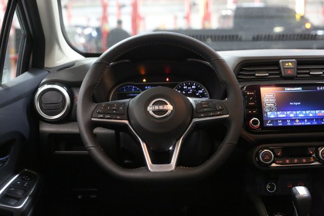 2025 Nissan Versa SR photo 14