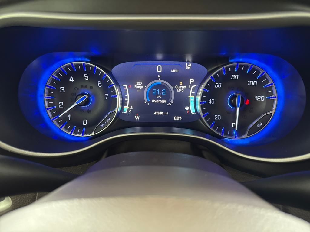 2021 Chrysler Pacifica Touring photo 8