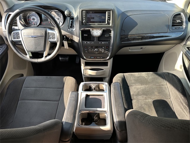 2012 Chrysler Town & Country Touring photo 15