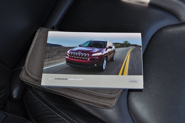 2017 Jeep Cherokee Limited photo 21