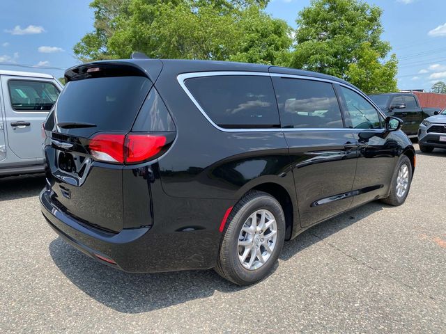 2025 Chrysler Voyager LX photo 2