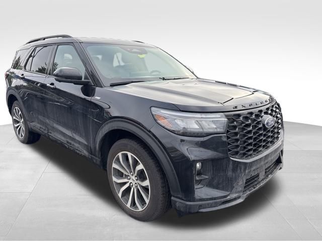2025 Ford Explorer ST-LINE's photo