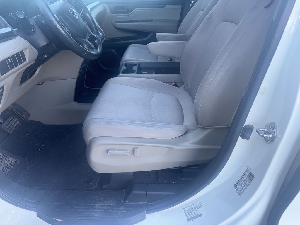 2018 Honda Odyssey LX photo 2