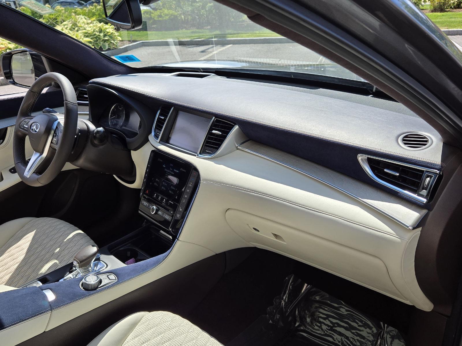 2019 Infiniti QX50 Essential photo 15