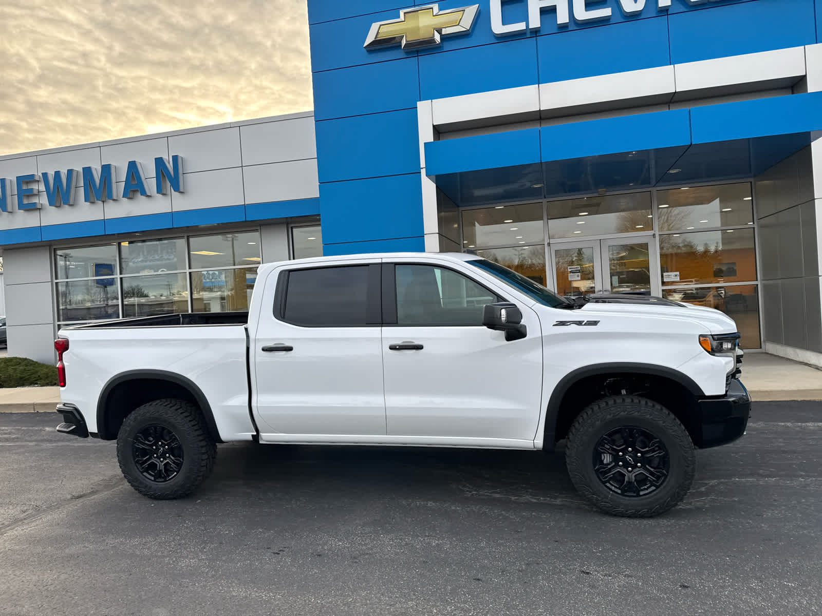2026 Chevrolet Silverado 1500 ZR2 photo 2