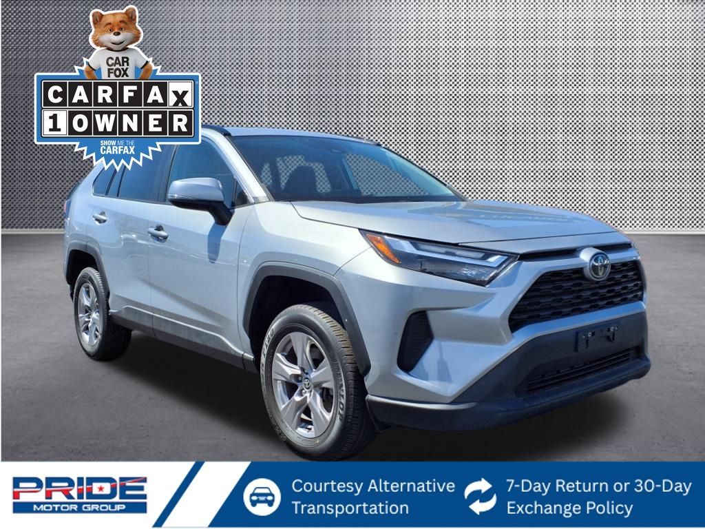2022 Toyota RAV4 XLE photo 2