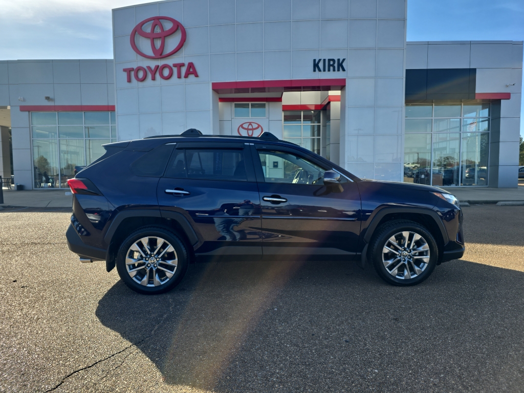 2024 Toyota RAV4 Limited's photo