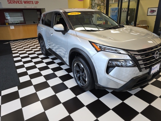 2024 Nissan Rogue SV photo 2