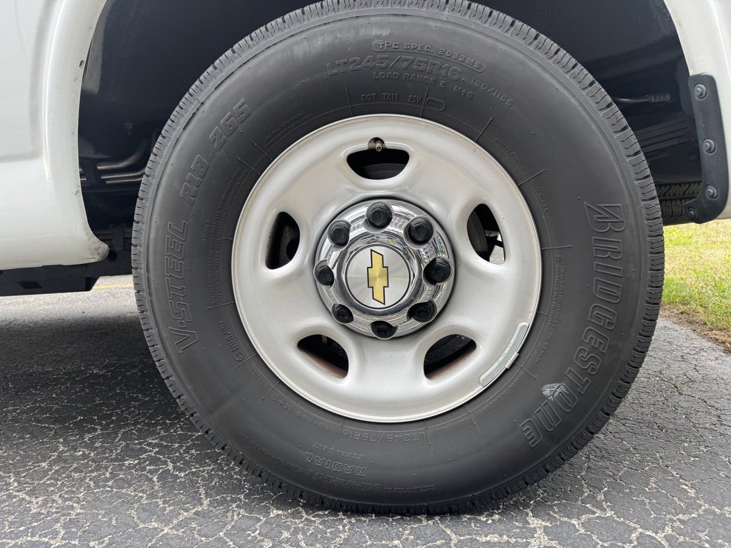2024 Chevrolet Express Passenger 3500 photo 8