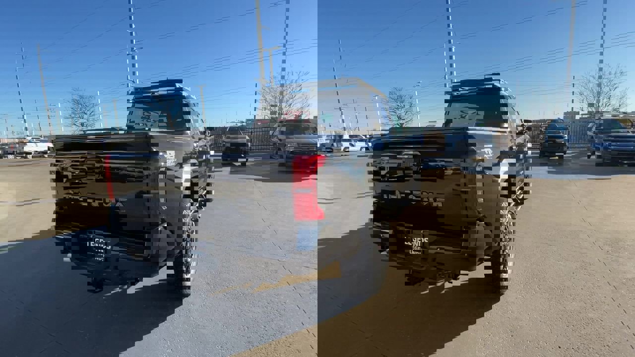 2024 Toyota Tacoma TRD Off-Road photo 8