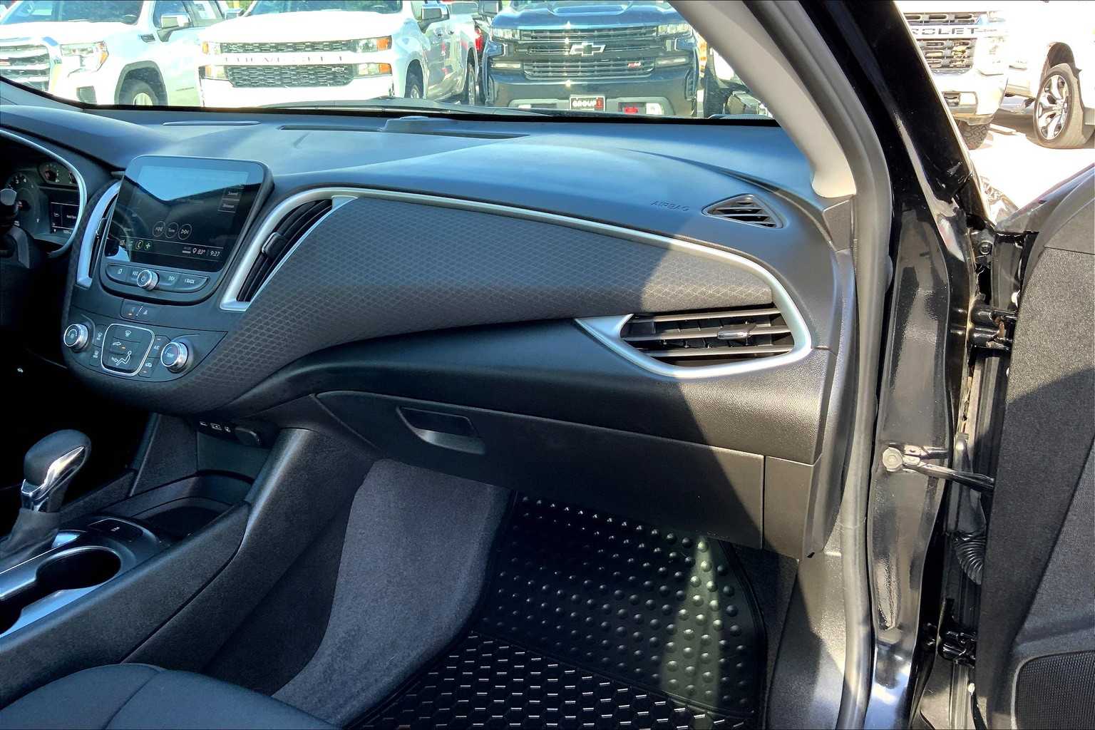 2023 Chevrolet Malibu LS photo 17