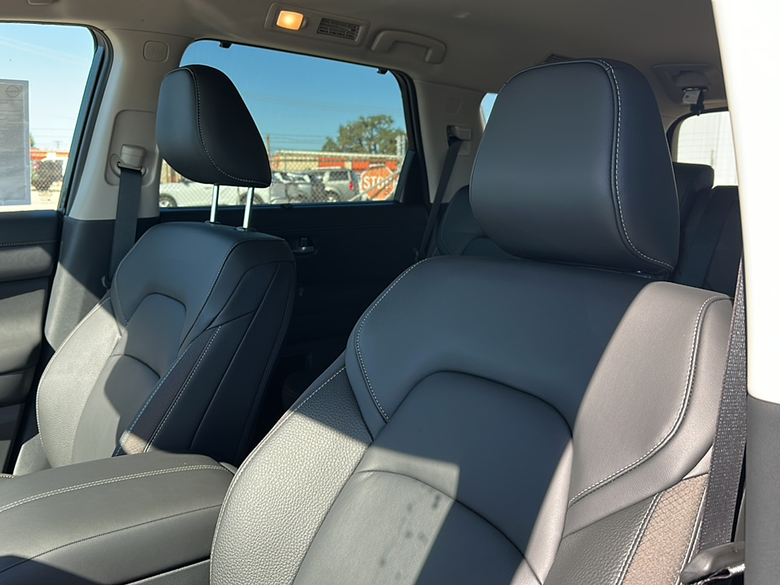 2025 Nissan Pathfinder SL photo 4