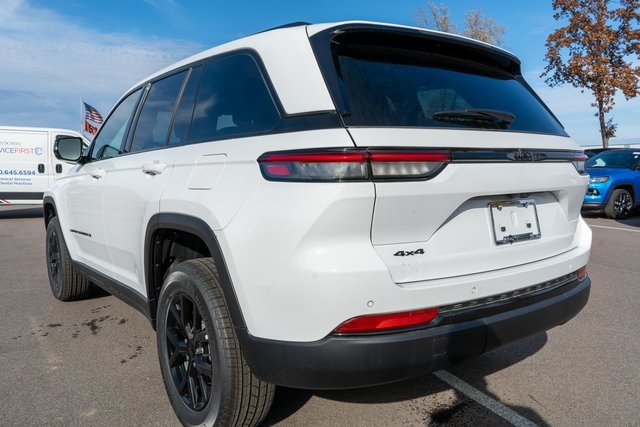 2025 Jeep Grand Cherokee Laredo Altitude photo 4