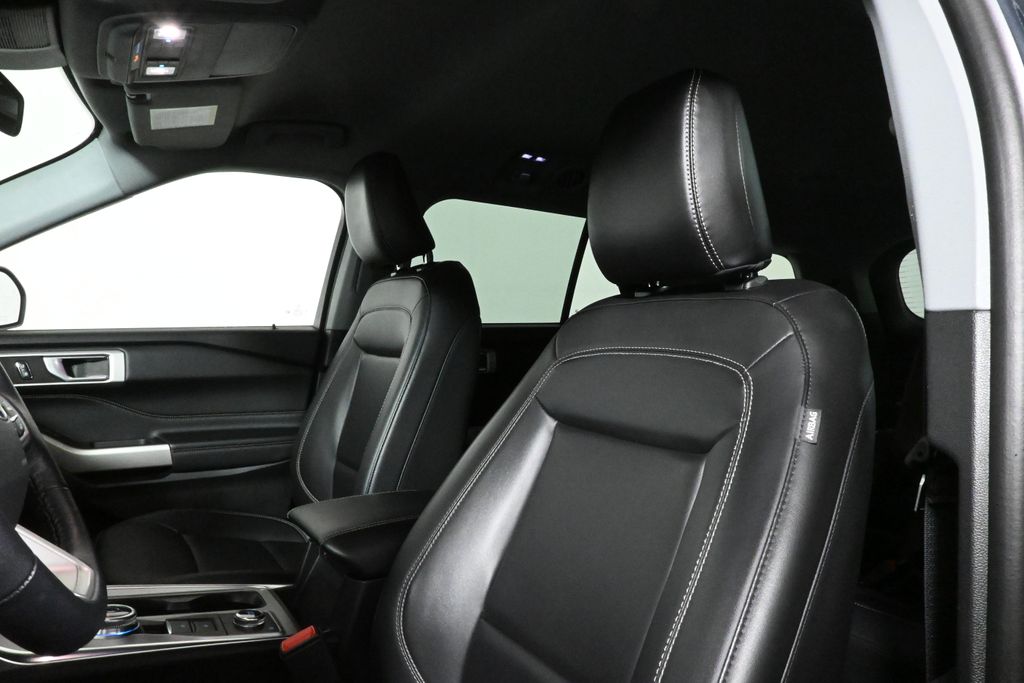 2023 Ford Explorer XLT photo 14