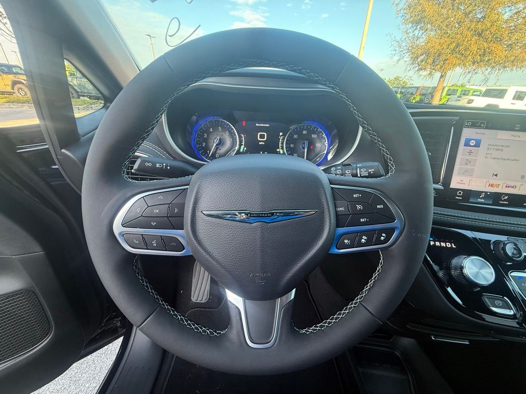 2026 Chrysler Pacifica photo 15