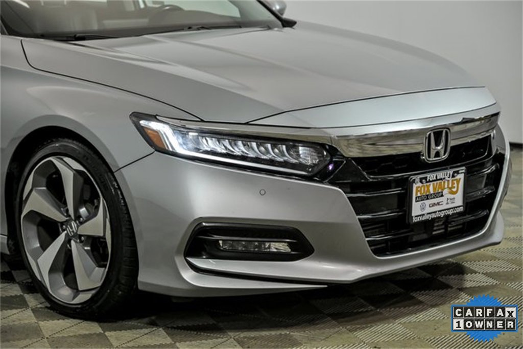 2019 Honda Accord Touring 2.0T photo 2