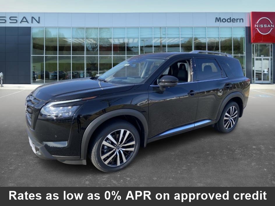 2025 Nissan Pathfinder Platinum's photo